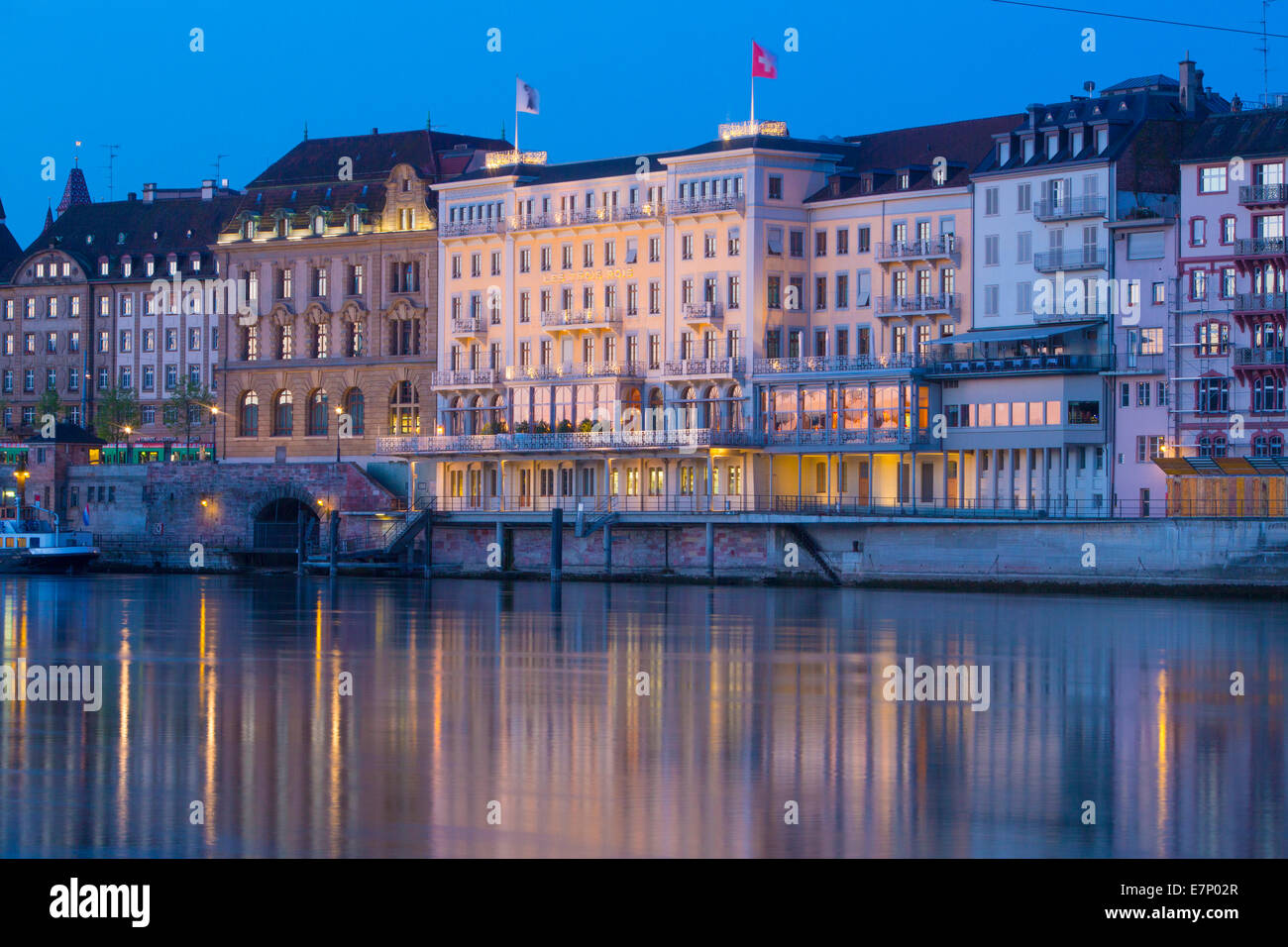 Rhein, Hotel Les Trois Rois, Stadt, Stadt, Basel, Rhein, in der Nacht, Fluss, Fluss, der Schweiz, Europa, Stockfoto
