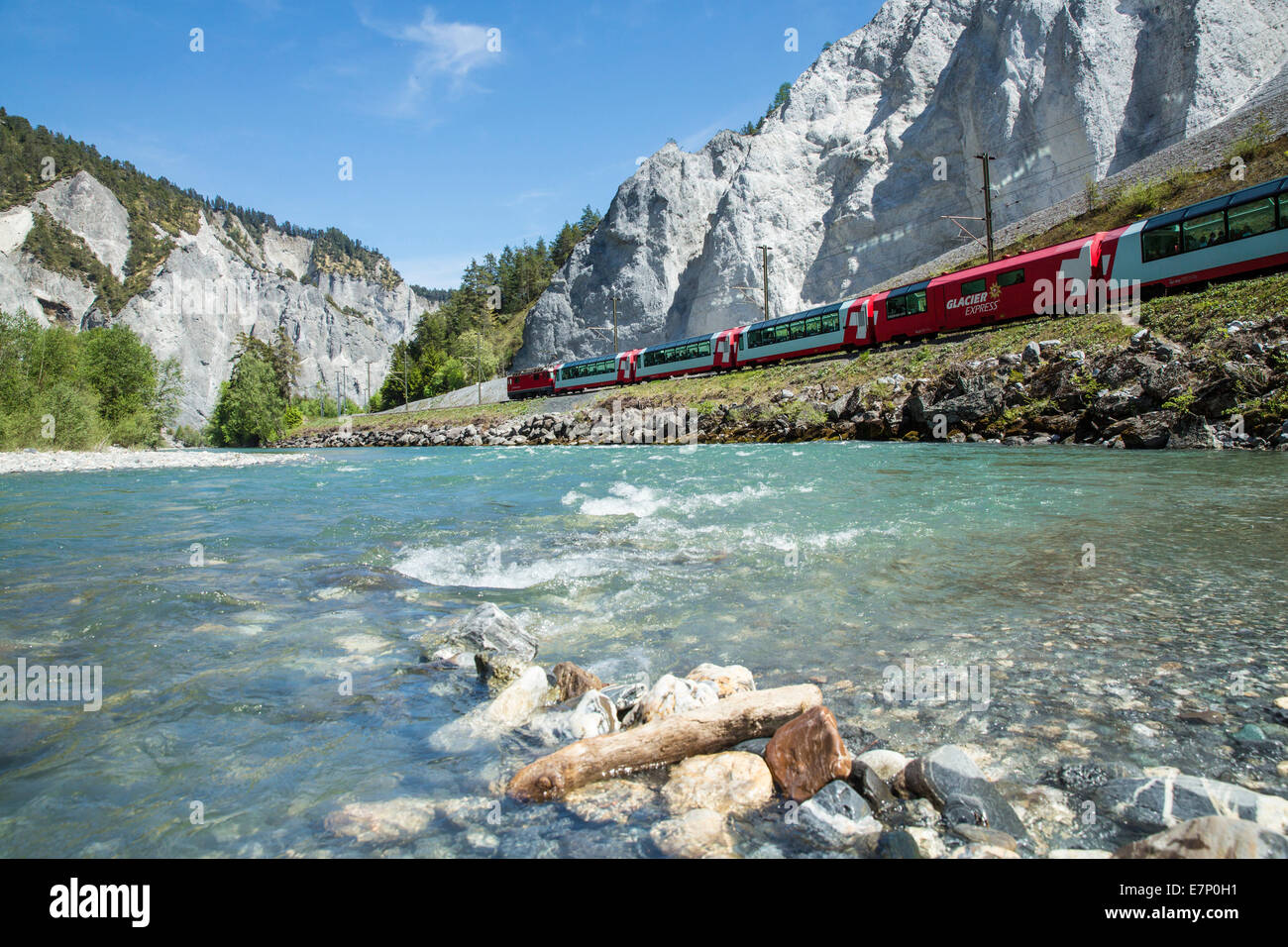 Surselva, Glacier Express, Rhein Gulch, Versam, GR, Kanton Graubünden, Graubünden, Frühling, Fluss, Fluss, Körper des Wassers, Wasser, Gulc Stockfoto