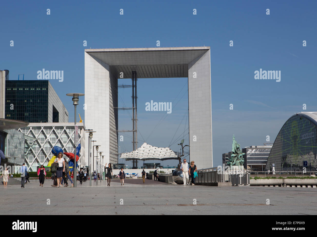 Defense, Frankreich, Europa, großen Bogen, Paris, arch, Architektur, große Stadt, Cube, Stadtbild, Fußgänger, Skyline, touristische, Urb Stockfoto