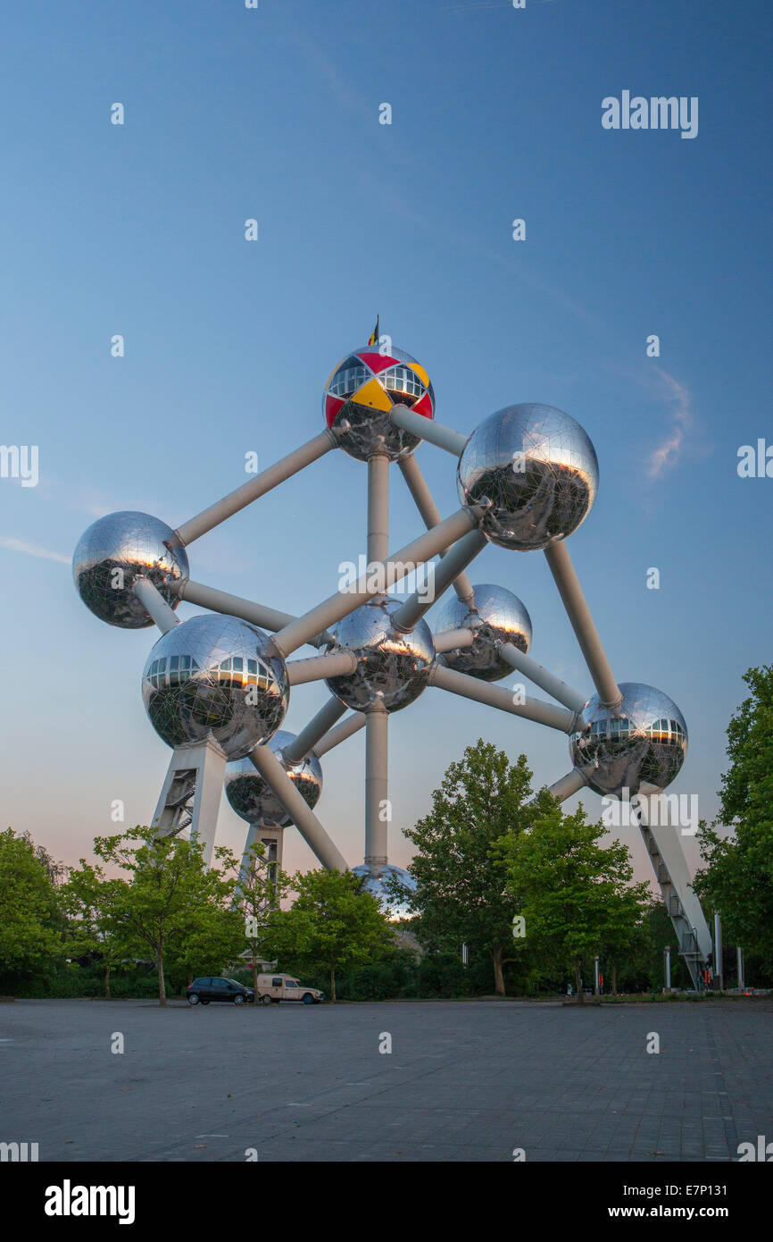 Atomium, Kugeln, Belgien, Europa, Brüssel, Architektur, Kugeln, Stadt, bunt, Expo, berühmt, Abend, Tourismus, Reisen Stockfoto