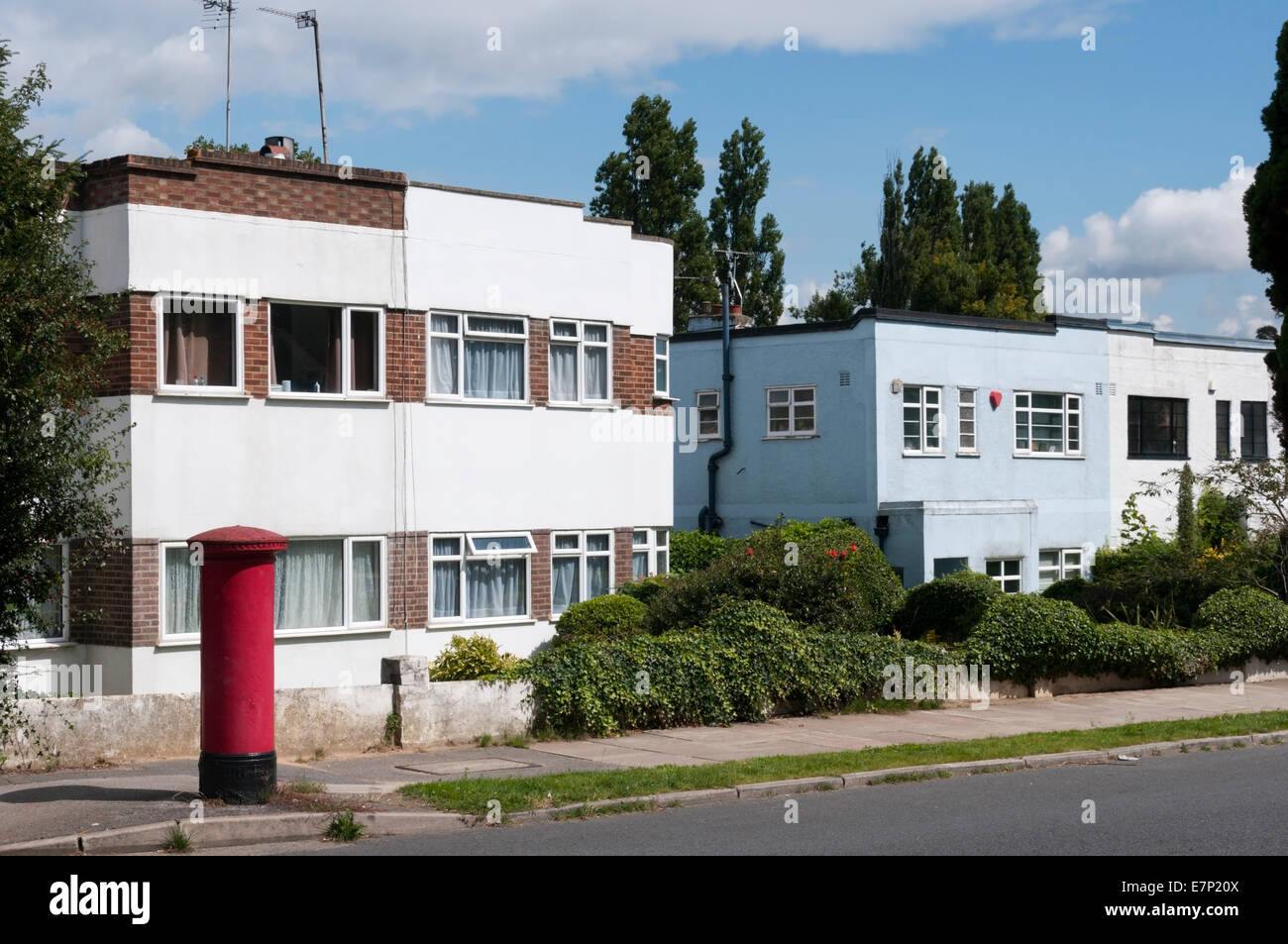 Art-Deco-Stil Doppelhäuser in Bromley, Südlondon. Stockfoto