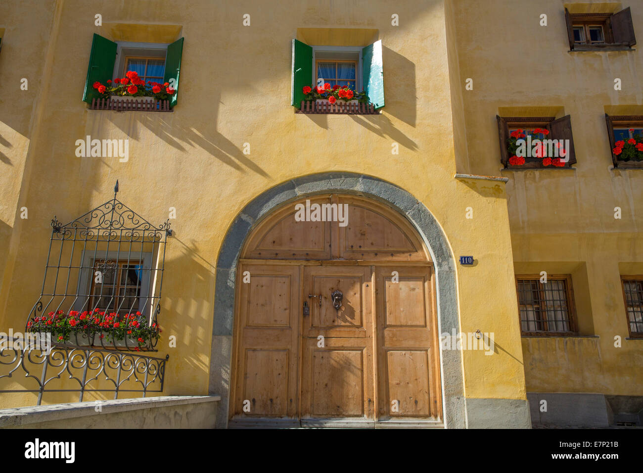 Engadin, Engadin, Zuoz, GR, Kanton Graubünden, Graubünden, Oberengadin, Sommer, Dorf, Gebäude, Bau, Schweiz, Stockfoto