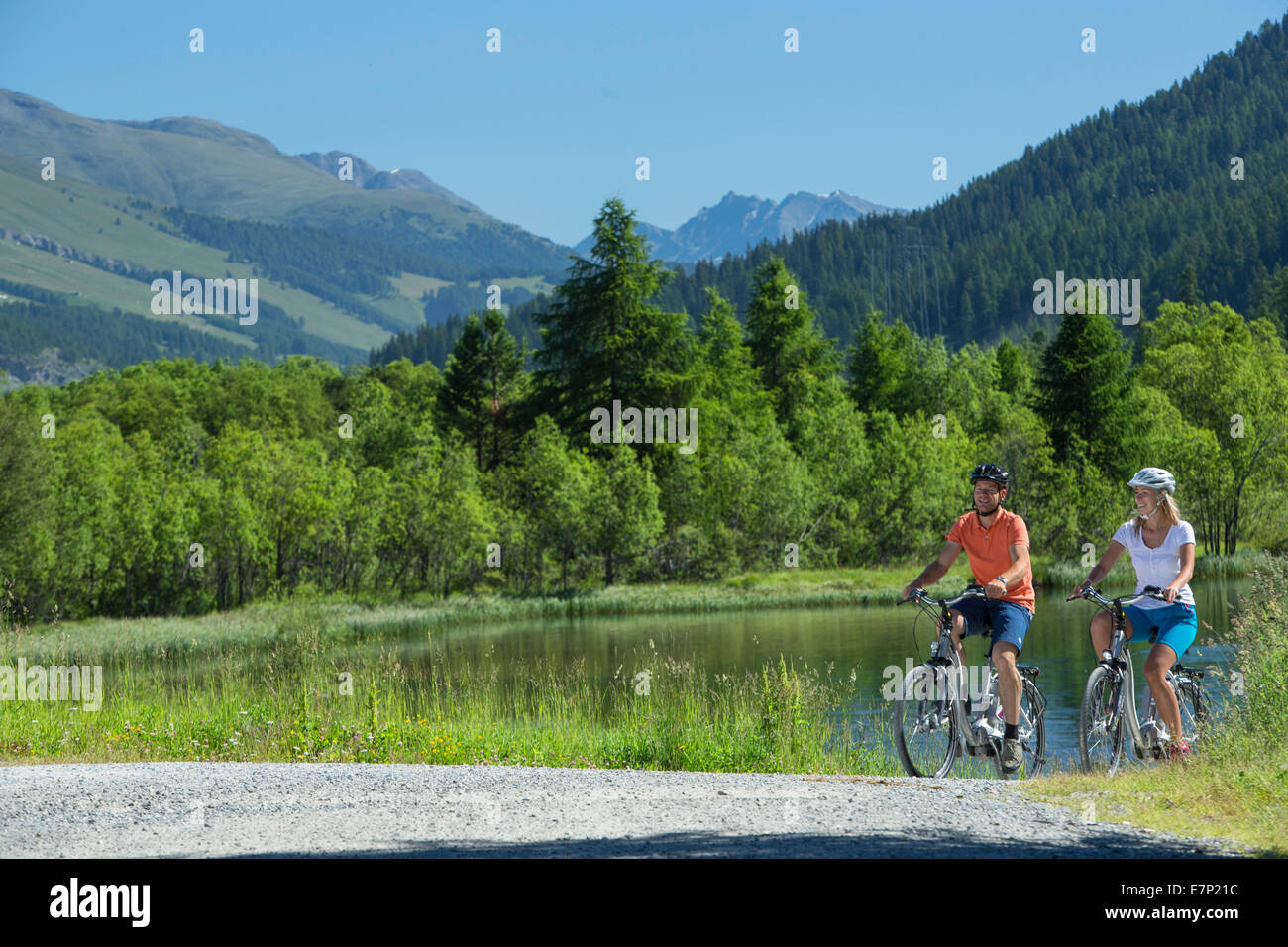 Engadin, Engadin, Samedan, GR, Kanton Graubünden, Graubünden, Oberengadin, Sommer, Dorf, Fahrrad, Fahrräder, Fahrrad, Reiten ein Stockfoto