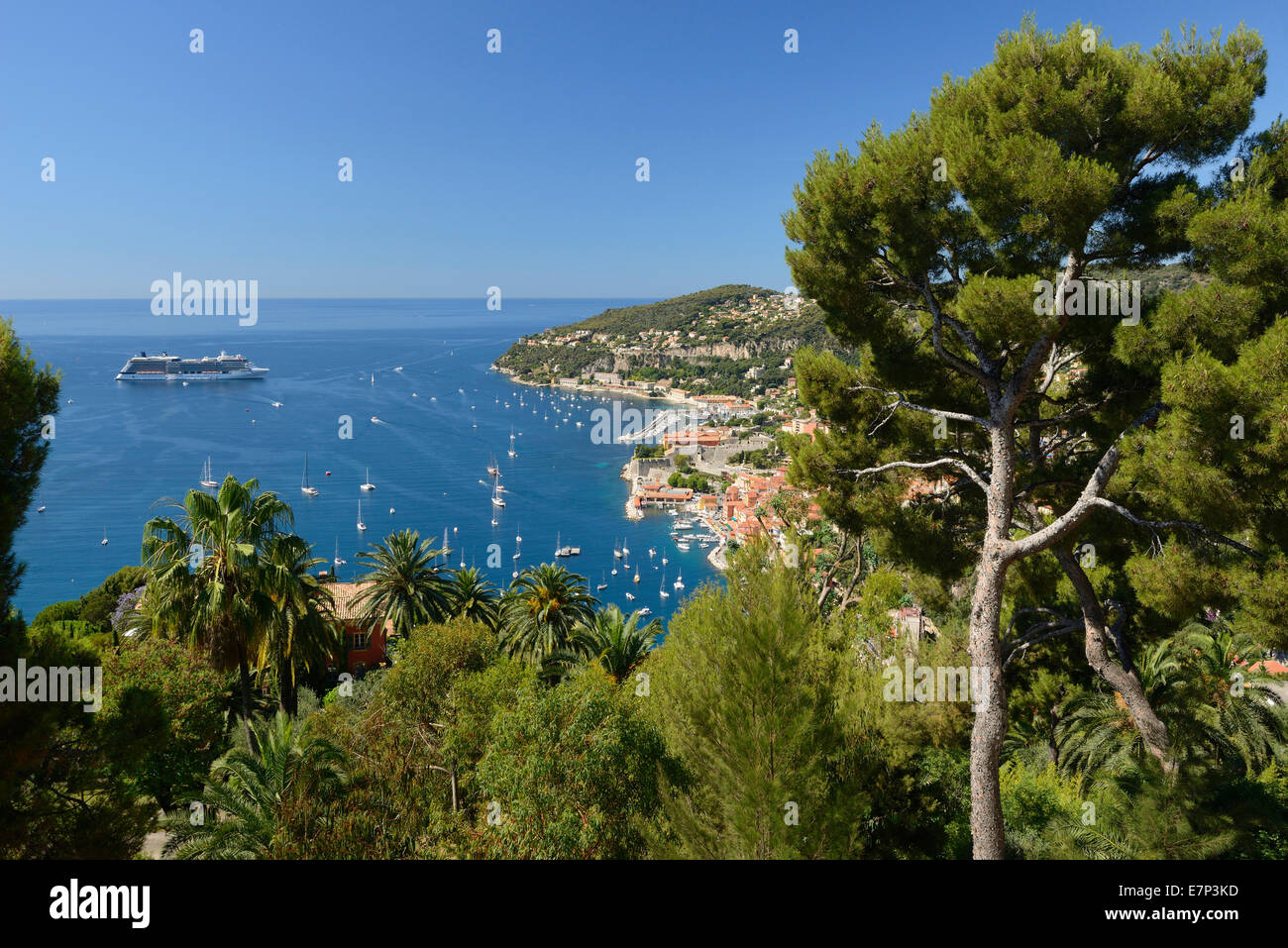 Europa, Frankreich, Cote d ' Azur, Villefranche Sur Mer, Meer, Riviera, Mittelmeer, Küste, Küste, Boote, Kreuzfahrtschiff, Stockfoto