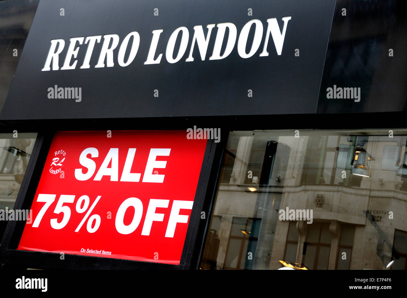 London, England, Vereinigtes Königreich. Retro-London-Shop - Verkauf, 75 % Rabatt Stockfoto
