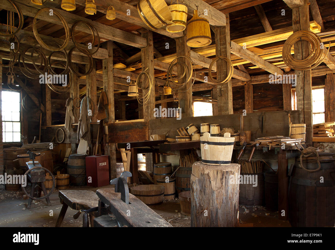 Innenraum der alten Holz- und Wagen Rad machen shop Stockfoto