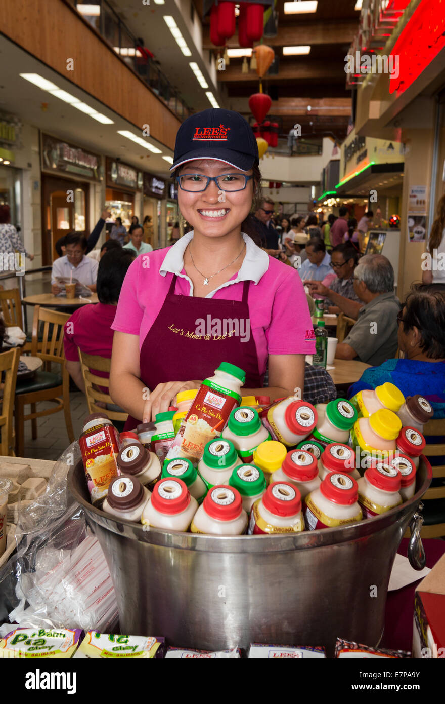 Vietnamesisch-amerikanische, Erwachsene Frau, Food-Court, Asian Garden Mall, Stadt von Westminster, Orange County, California, Vereinigte Staaten von Amerika Stockfoto