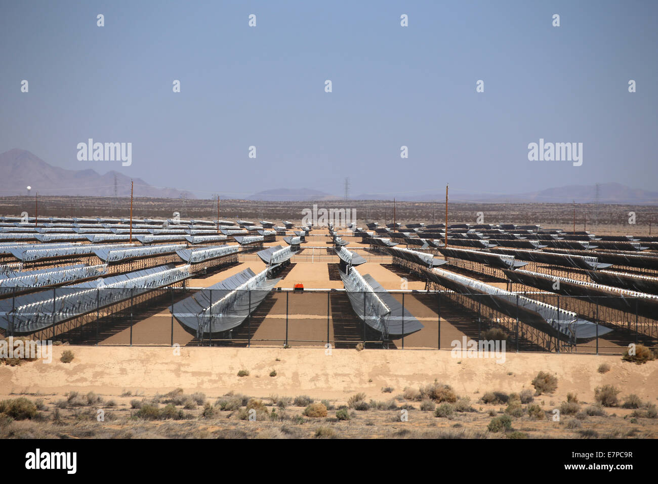 Blick über Kramer Junction Solar Power Generation Facility Stockfoto