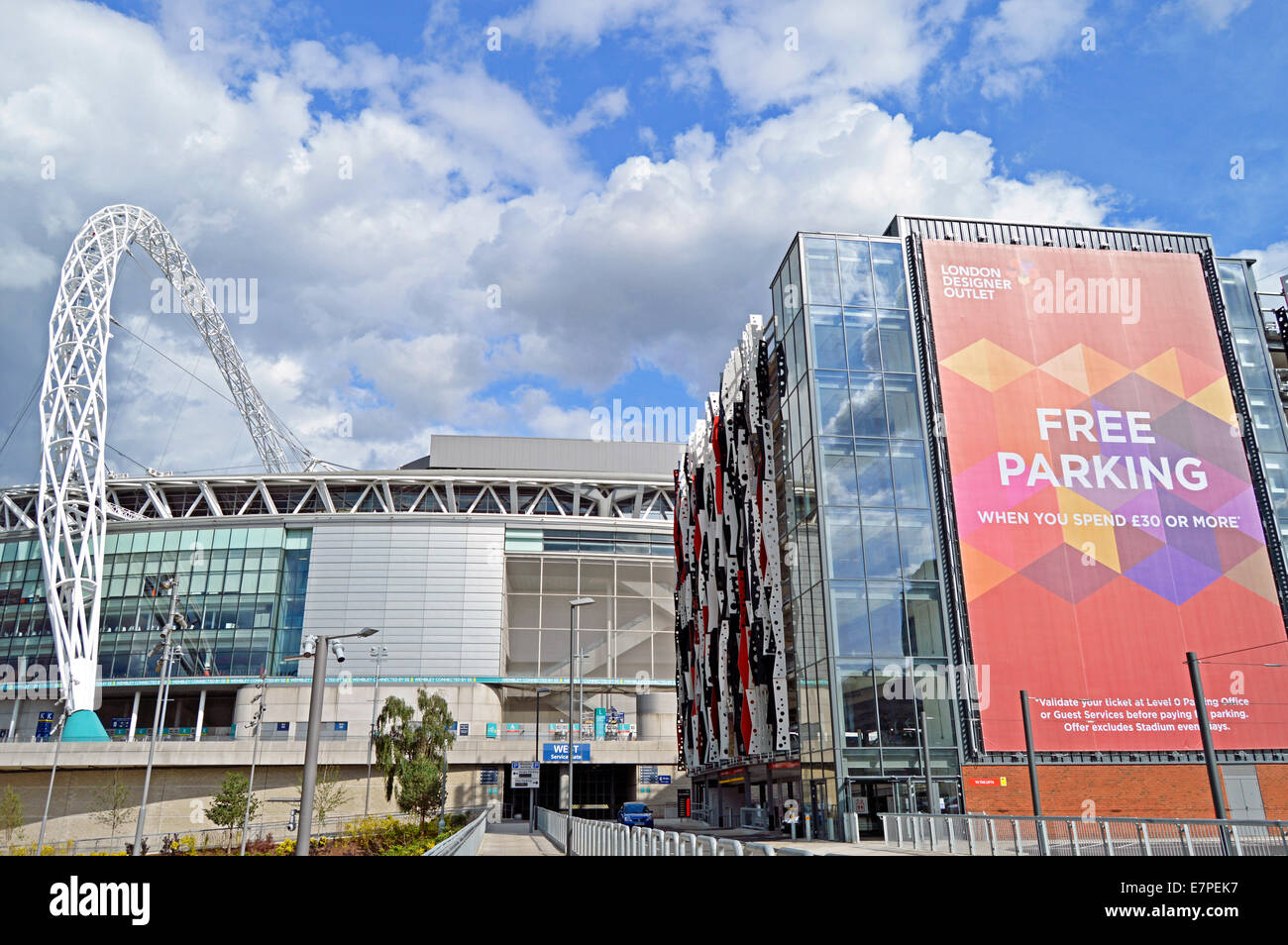 Der Londoner Designer Outlet-Parkplatz, Wembley, London Borough of Brent, London, England, Vereinigtes Königreich Stockfoto