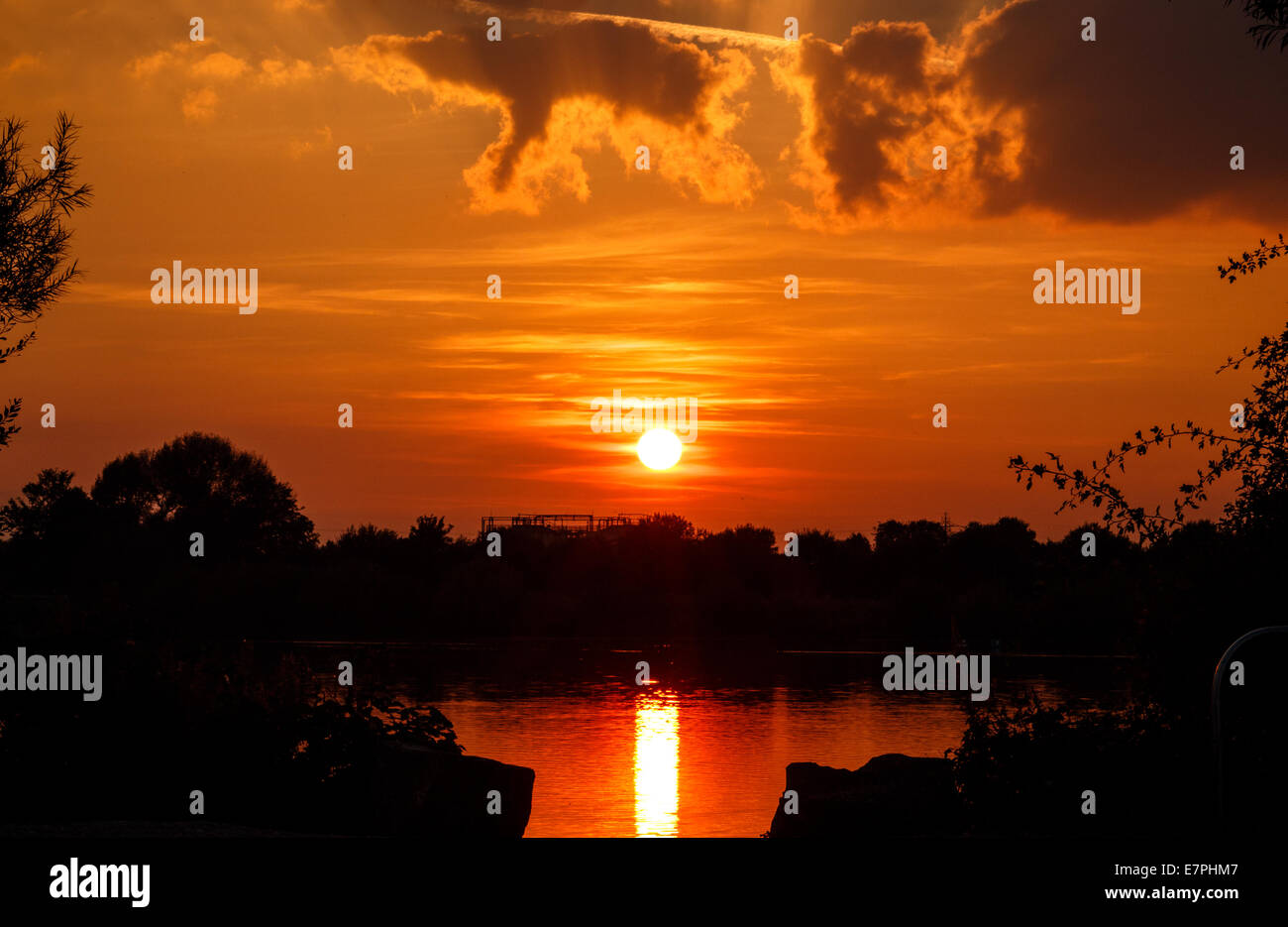 Herbst Sonnenuntergang auf Attenborough Segeln See Stockfoto