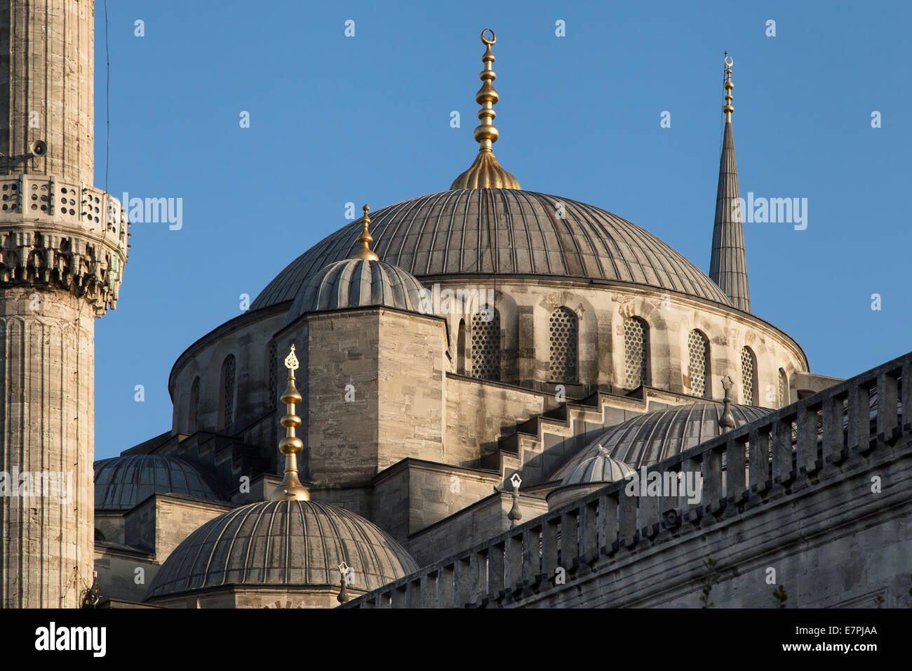 Kuppel der Moschee Sultanahmet in Istanbul, Türkei. Stockfoto