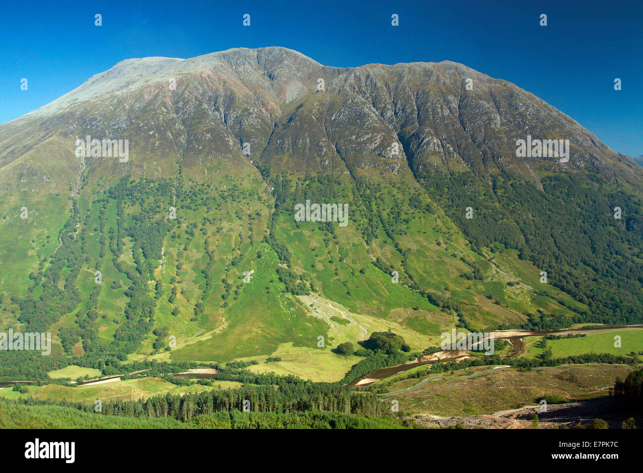 Glen Nevis Und Ben Nevis Von Dun Deardail Lochaber Stockfotografie Alamy