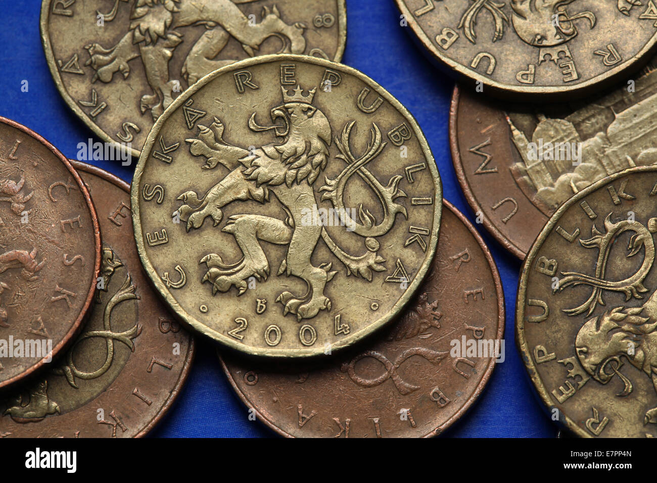 Münzen der Tschechischen Republik. Böhmischen heraldischen Löwen in 20 CZK Münzen abgebildet. Stockfoto