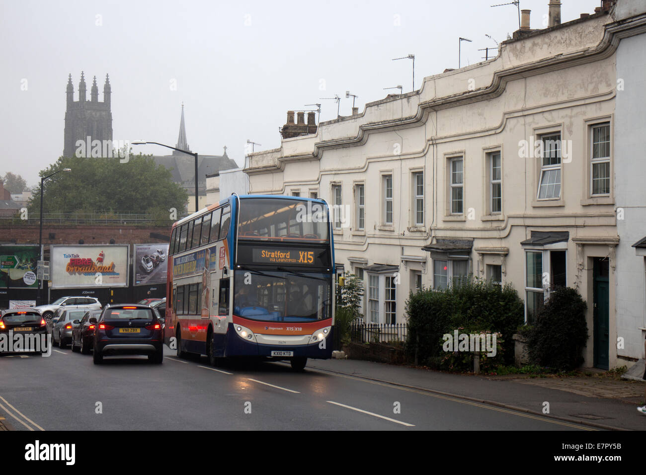 Eine Postkutsche-Bus-Service in Tachbrook Road, Leamington Spa, Warwickshire, England, UK Stockfoto