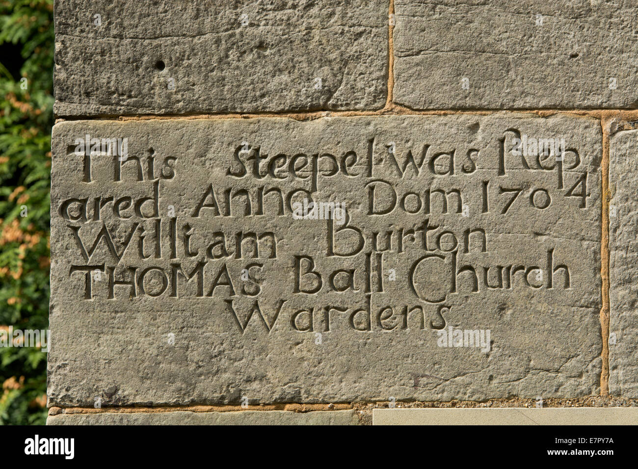 Inschrift auf außerhalb St. Peter Kirche, Braunstone, Leicestershire, England, Vereinigtes Königreich Stockfoto