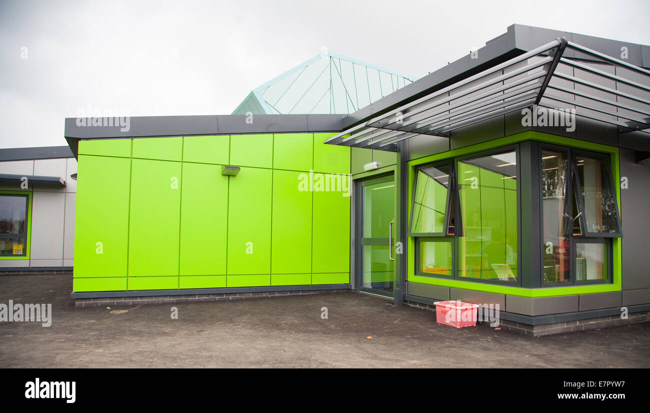 Ysgol Twm o'r Nant, Denbigh - neuen Erweiterungsbau der Grundschule am Tag offiziellen Eröffnung Stockfoto