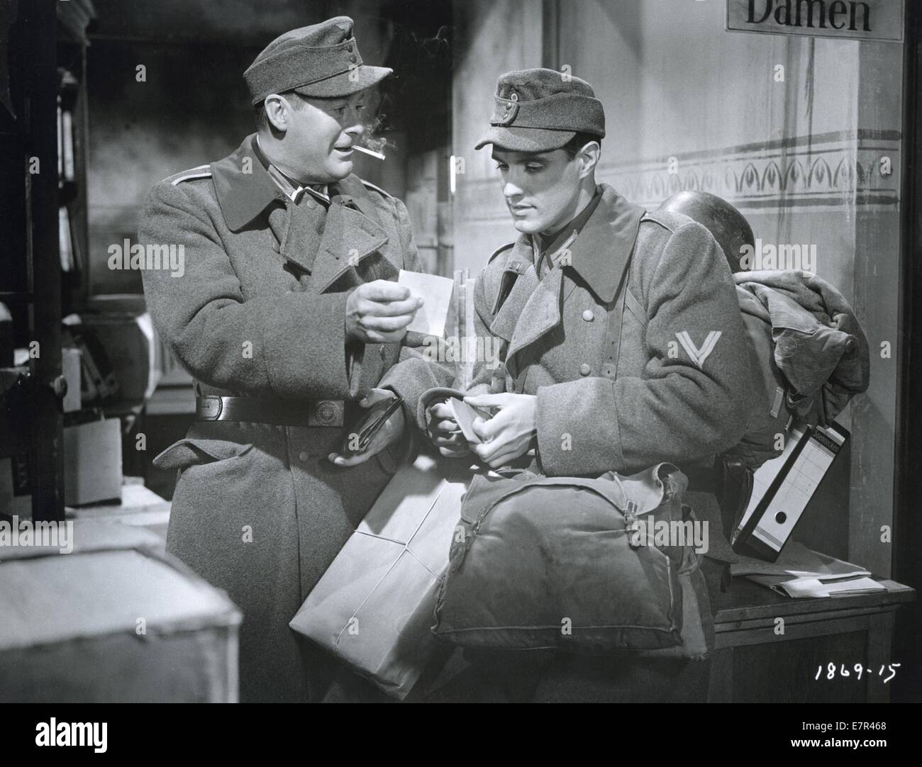 Zeit Zu Leben Und Zeit Zu Sterben Arte German soldiers uniform -Fotos und -Bildmaterial in hoher Auflösung – Alamy