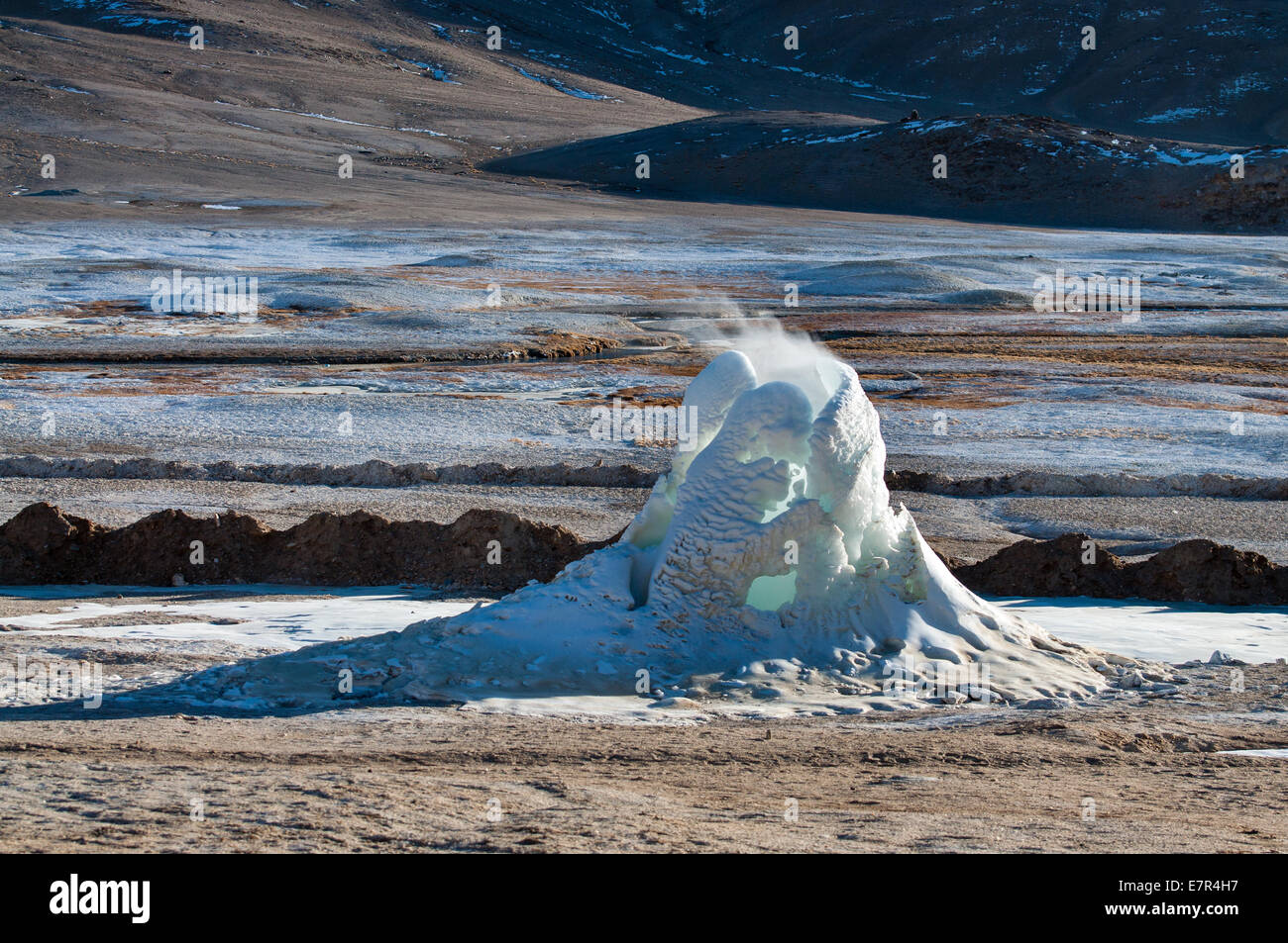 Gefrorenen Eiszapfen auf natürlichen heißen Quellen in Puga, Ladakh, Jammu und Kaschmir Stockfoto