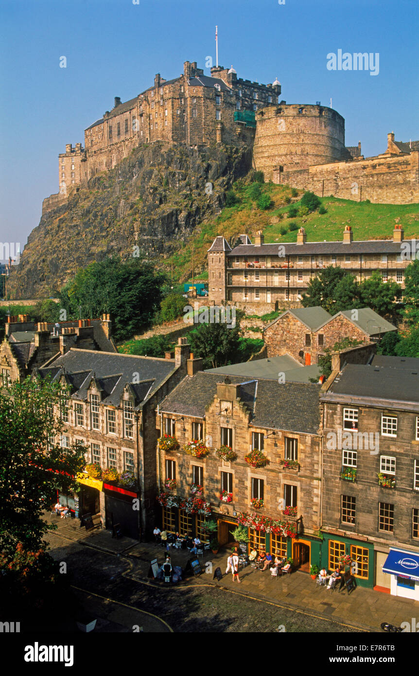 Kneipen und Tavernen am Grassmarket unter Edinburgh Castle Stockfoto