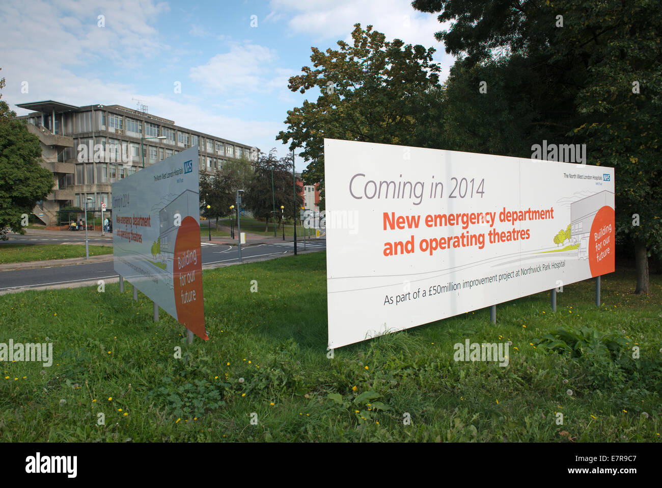 Zeichen verkünden neue Notaufnahme und Stationen bei Northwick Park Hospital Egge Eröffnung 2014 Stockfoto