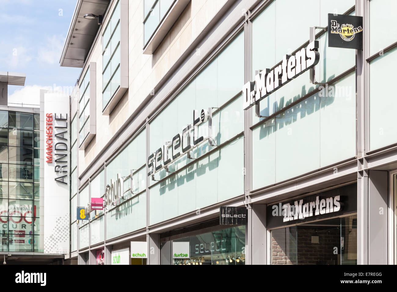 Dr. Marten, Select und Schuh speichert bei Arndale Shopping Centre, Manchester, England, UK Stockfoto