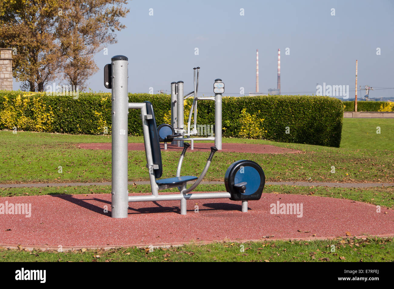Outdoor Gym Equipment Fotos Und Bildmaterial In Hoher Aufl sung Alamy outdoor-gym-equipment-fotos-und-bildmaterial-in-hoher-aufl-sung-alamy