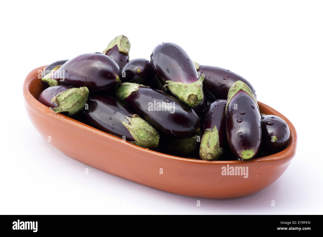 Aubergine (Solanum Melongena) auf weißem Hintergrund Stockfoto