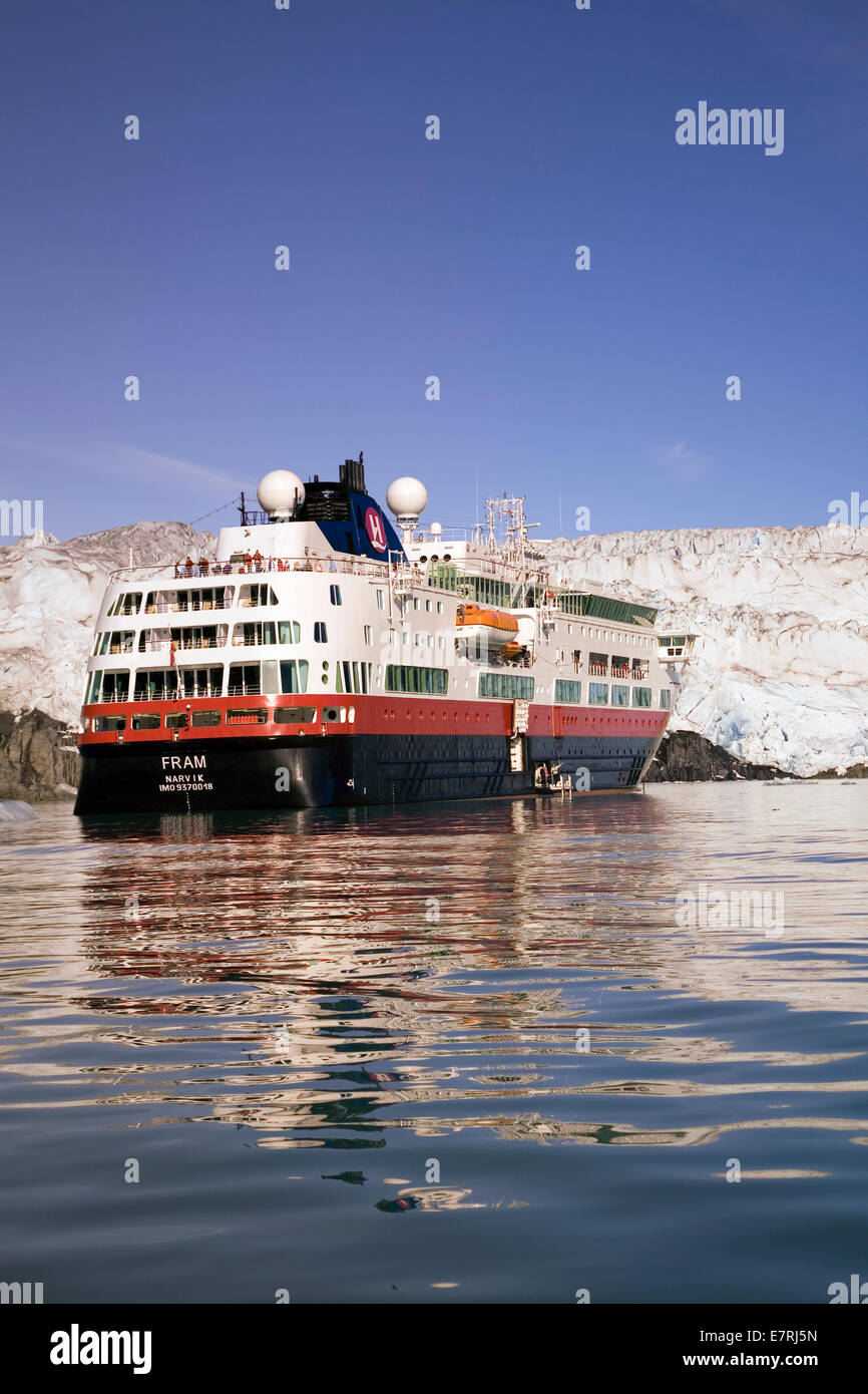 Die norwegische Flagge Expeditionsschiff MS FRAM (benannt nach einer berühmten 19. Jahrhundert polar versenden), Grönland Stockfoto