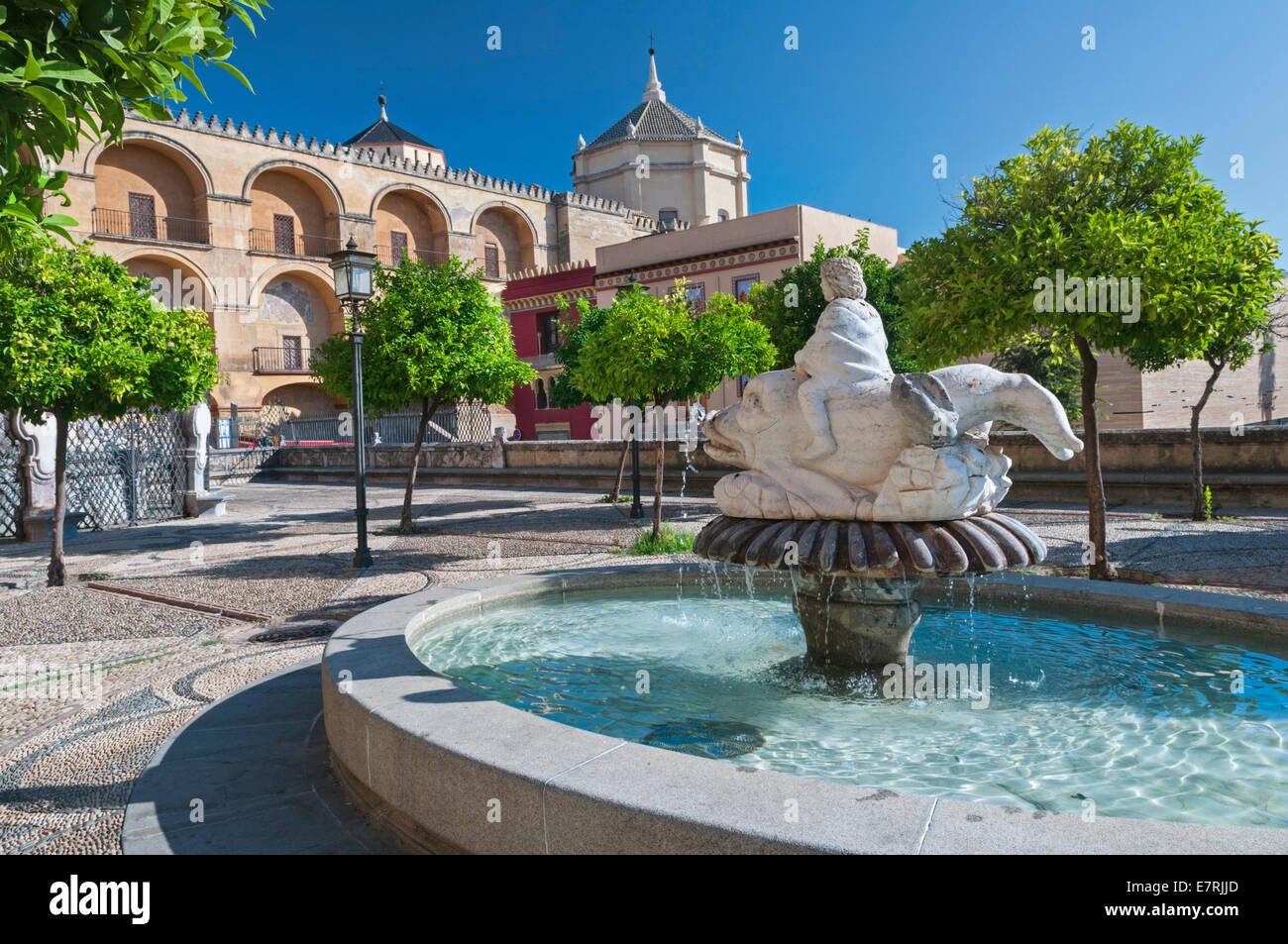 Brunnen im Plaza del Triumfo Cordoba Andalusien Spanien Stockfoto