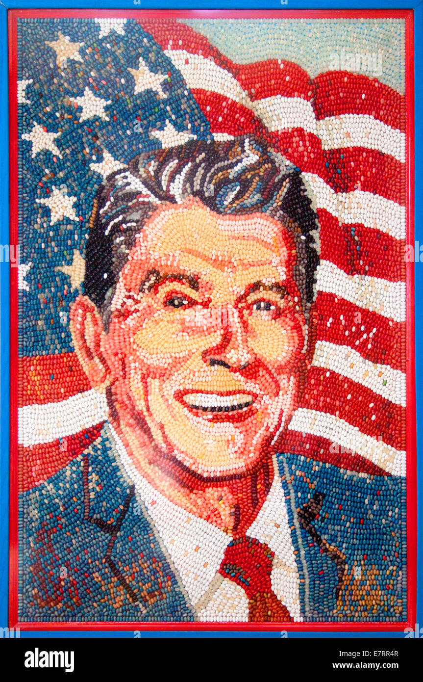 Porträt von Ronald Reagan im Jelly Belly Factory Museum in Fairfield, KALIFORNIEN – eine süße Hommage an den Präsidenten. Stockfoto