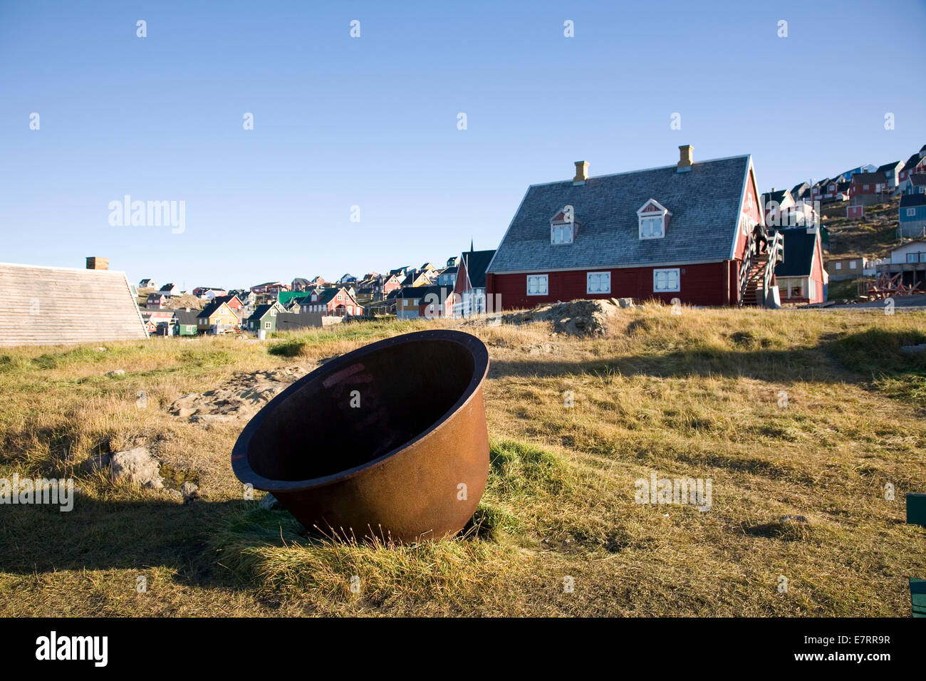 Eine rostige Antik Topf für einkochen Thran bei Upernaviks Altstadt Museumskomplex, Upernavik, Grönland, Arktis Stockfoto
