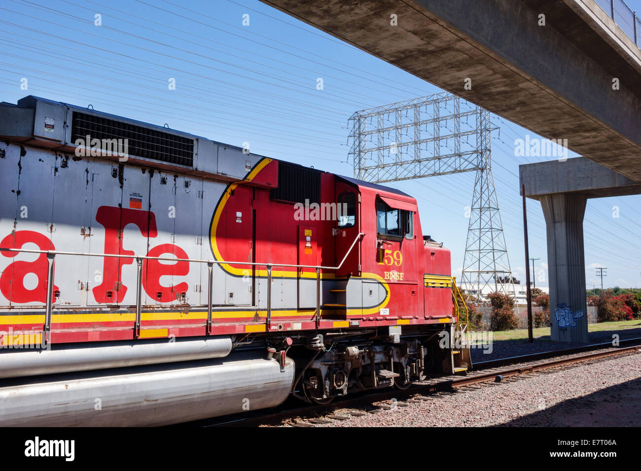 Los Angeles California, Eisenbahn, Zug, Gleise, Stromleitungen, Burlington Northern & Santa Fe Railway, BNSF, Lok, CA140402001 Stockfoto