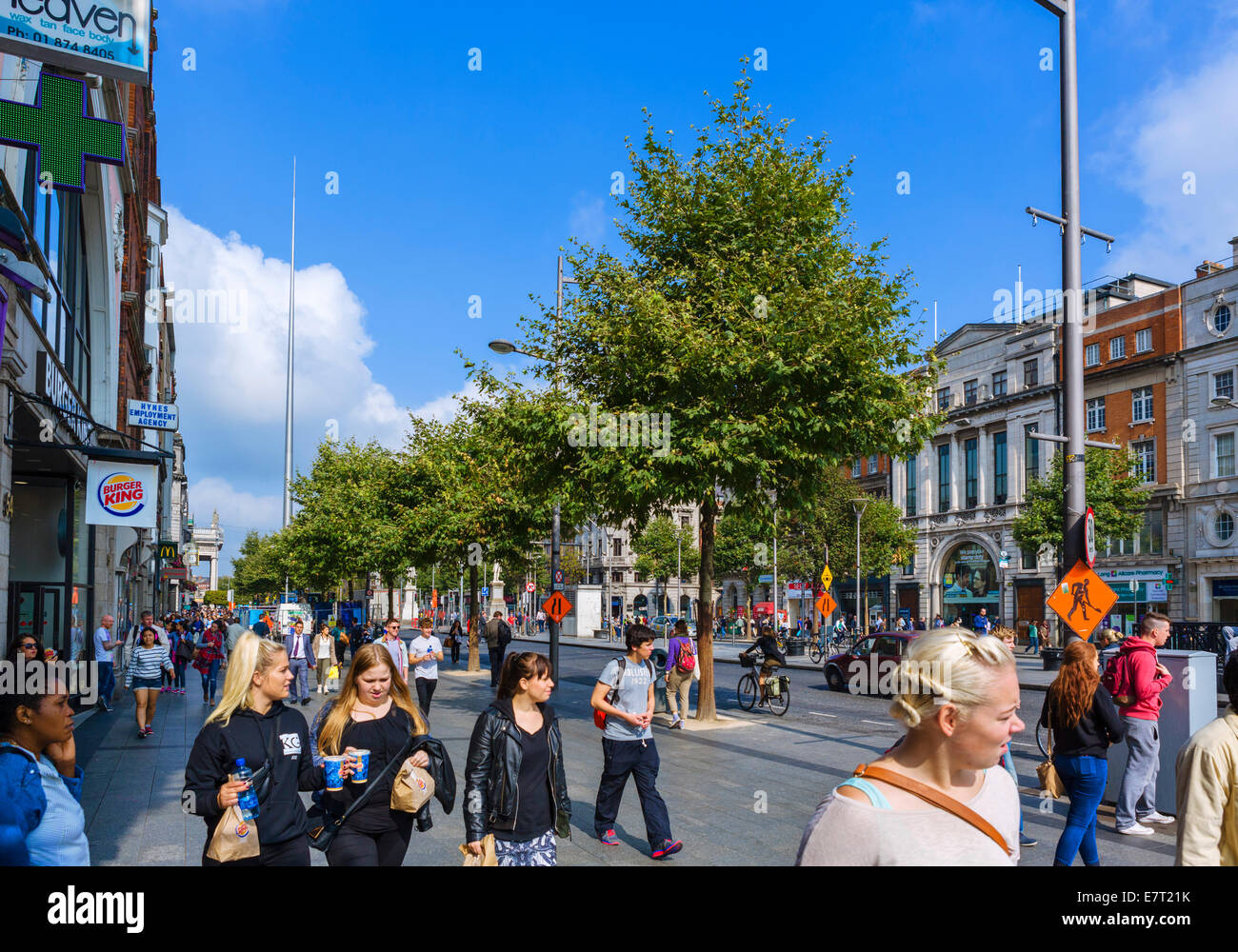 O' Connell Street im Zentrum Stadt mit Blick auf der Turmspitze, Stadt Dublin, Republik Irland Stockfoto