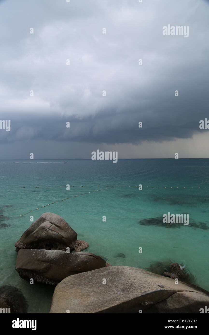 Ein Sturm kommt auf Perhentian Besar, Malaysia Stockfoto