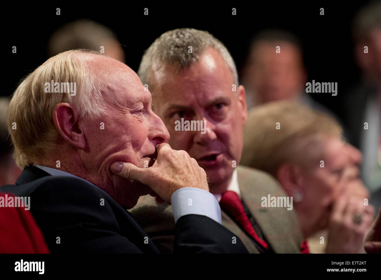 MANCHESTER, VEREINIGTES KÖNIGREICH. 23. September 2014. Ehemaligen Labour Leader Neil Kinnock (links) besucht am Tag drei der Labour Party Jahreskonferenz Einnahme in Manchester Central Convention Complex Credit stellen: Russell Hart/Alamy Live News. Stockfoto