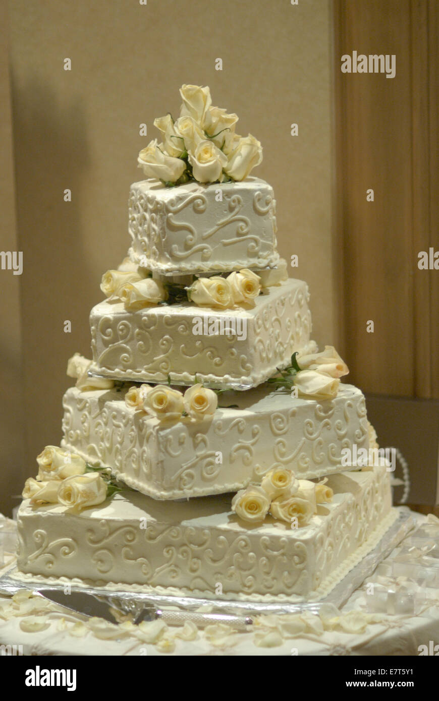 Stilvoll dekorierter Hochzeitstorte Stockfoto