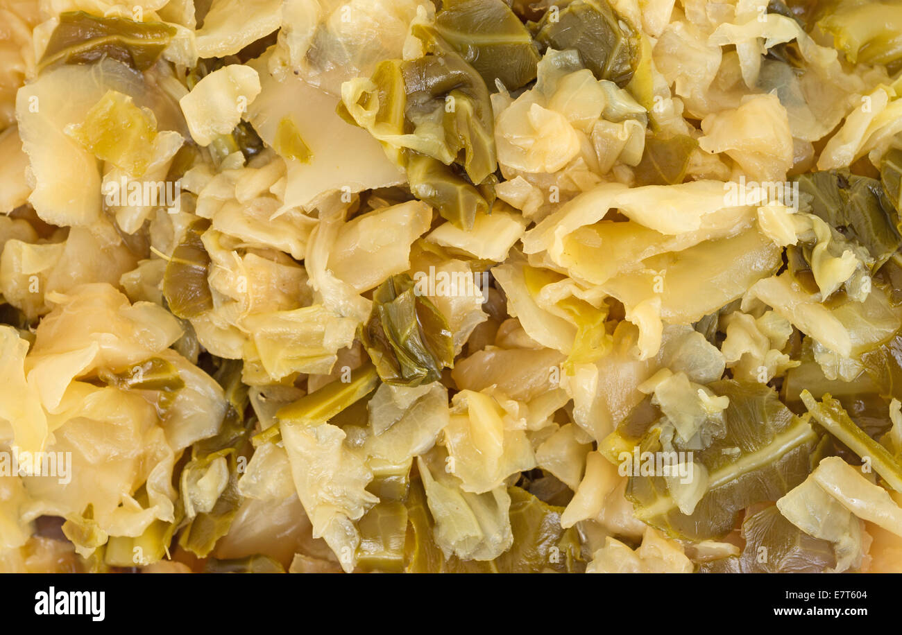 Ganz in der Nähe Blick auf geschreddert und erfahrene gekochtem Kohl. Stockfoto