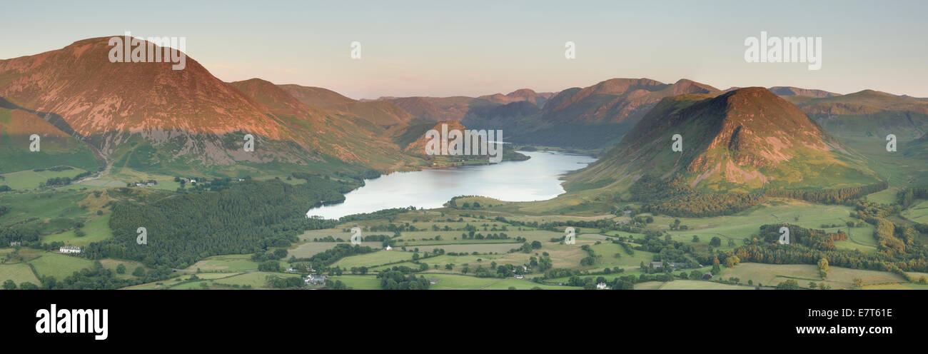 Panorama von geringer fiel der Grasmoor, Crummock Wasser- und Mellbreak im Sommer im englischen Lake District, Cumbria, England Stockfoto