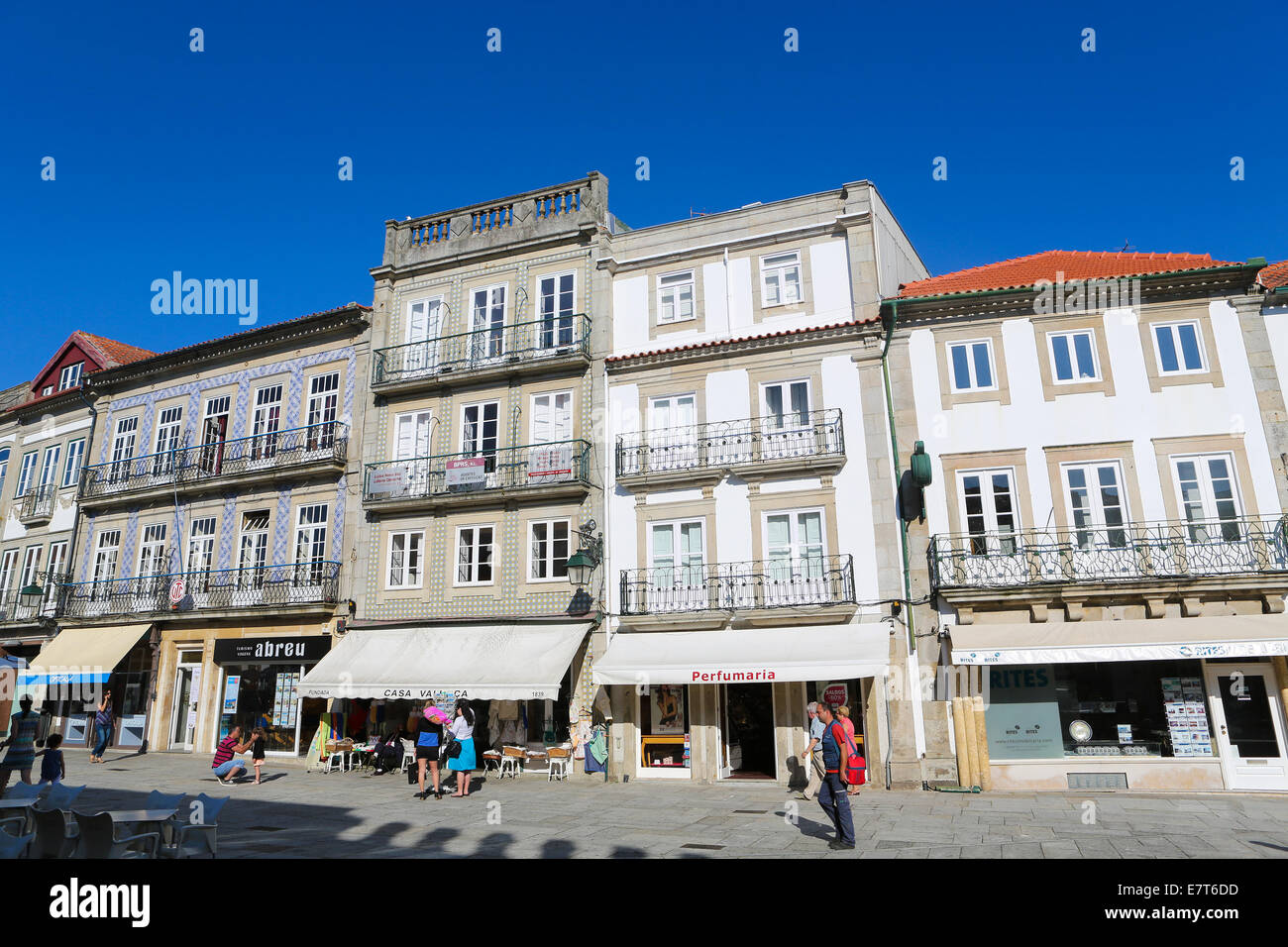 VIANA DO CASTELO, PORTUGAL - 4. August 2014: Straße im Zentrum von Viana do Castelo, Norte, Portugal. Stockfoto