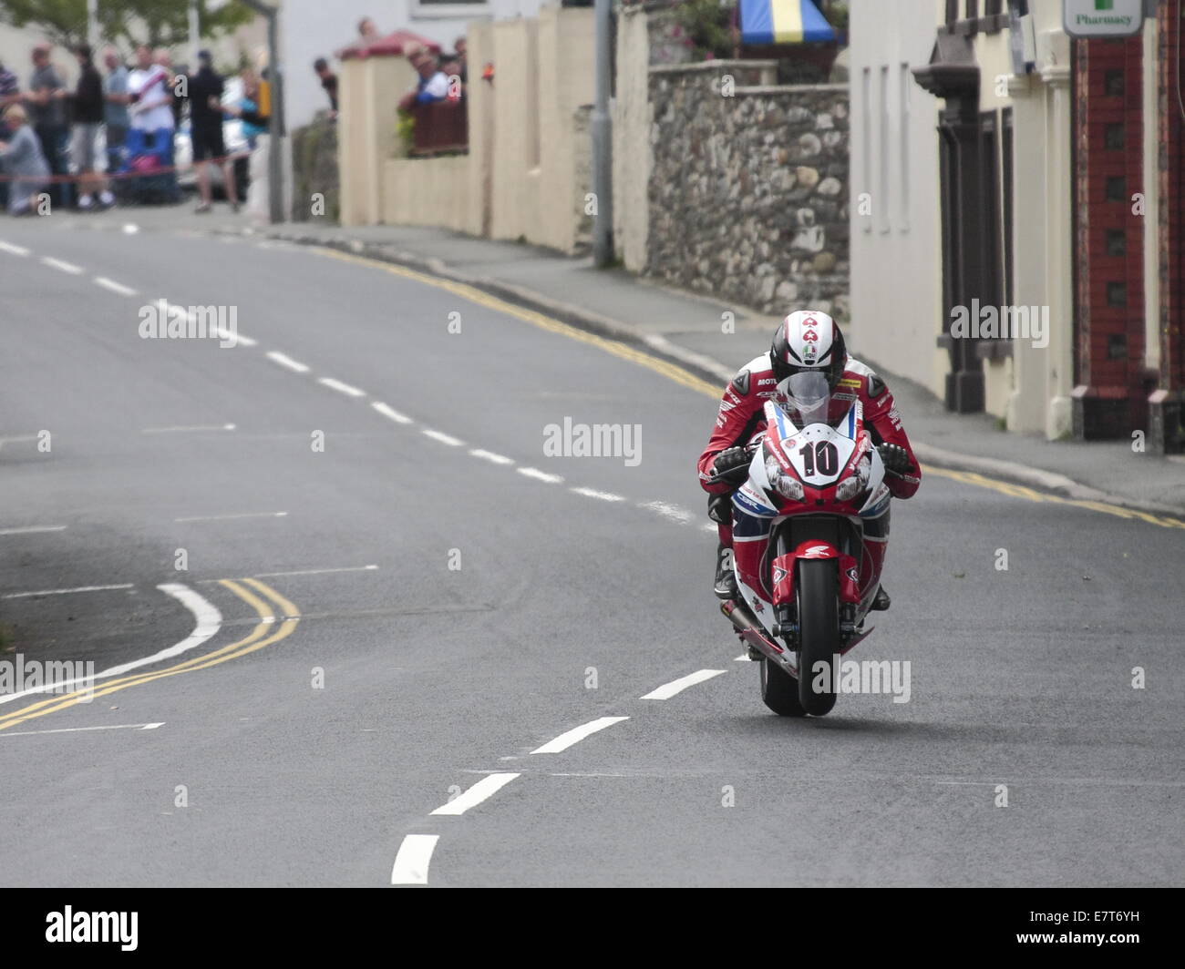 Conor Cummins Reiten seine Honda Racing Honda Superbike im Senioren-Rennen während der 2014 Isle Of Man TT. Stockfoto