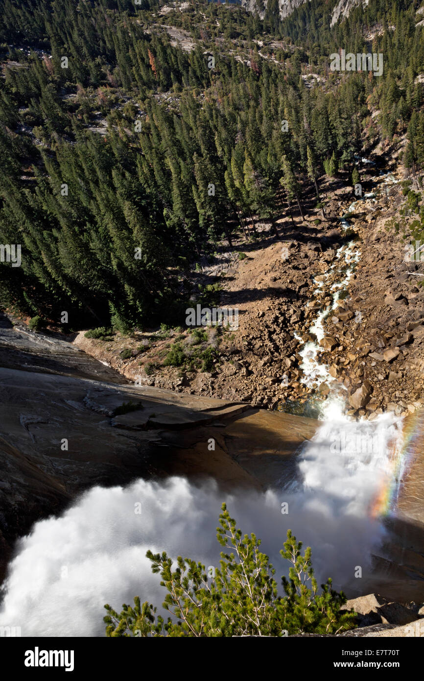 CA02300-00... Kalifornien - Blick auf den Merced River von der Spitze des Nevada Fall im Yosemite Nationalpark. Stockfoto