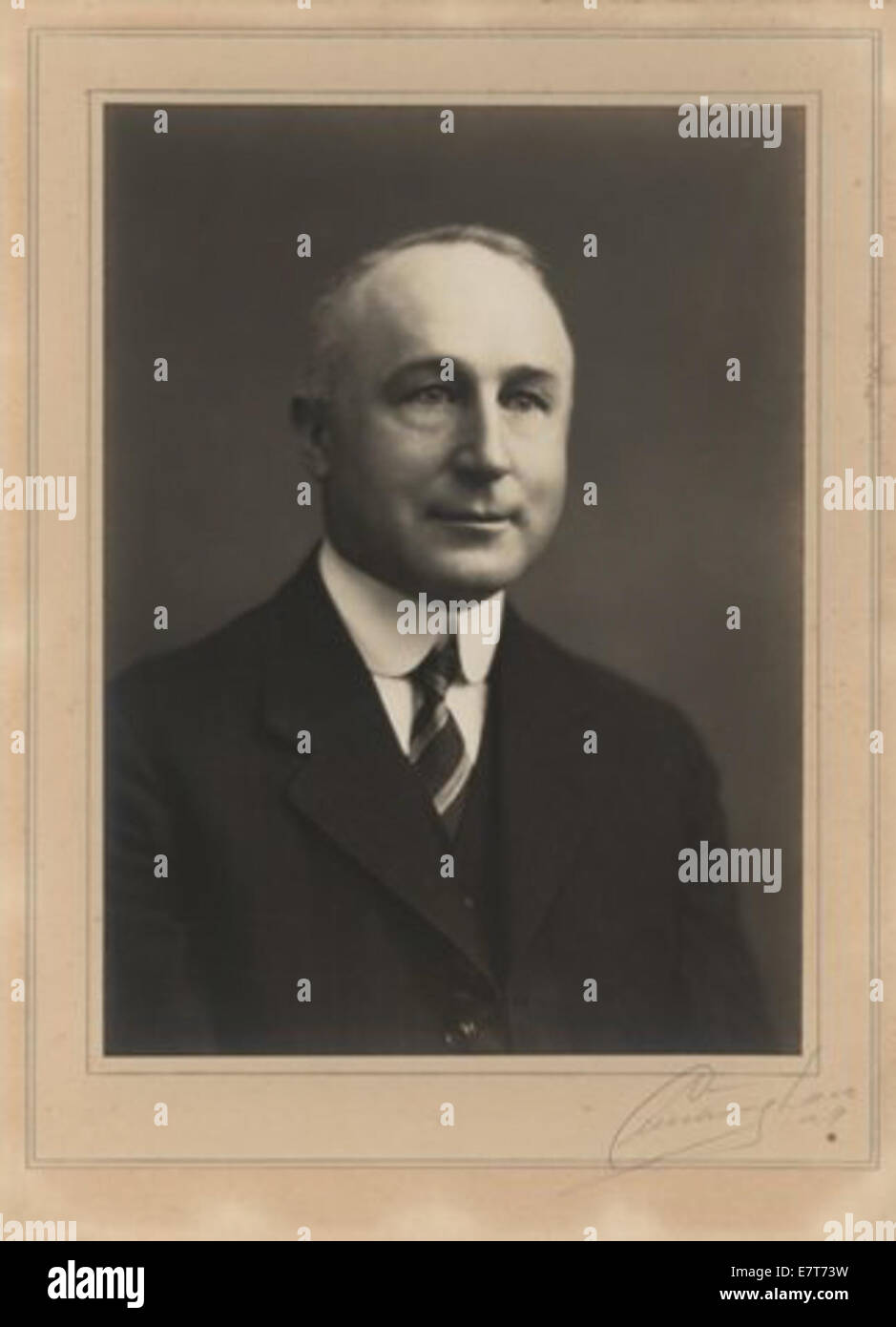 Dr. Fred B Mowbary 13453184353 o Stockfoto