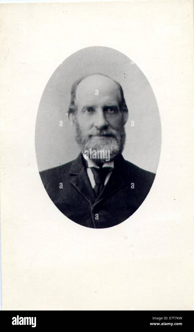 Dieses Bild ist ein Porträt von Davidson, aufgenommen in einem persönlichen Moment oder Studio-Setting. Die Fotografie gibt Einblicke in das Erscheinungsbild der Person und dient als persönliche Aufzeichnung des Individuums, typisch für die Porträtfotografie des 20. Jahrhunderts. Stockfoto