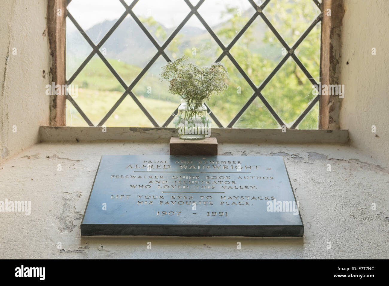 Alfred Wainwright Gedenktafel in St James' Church, Buttermere, englischen Lake District Stockfoto