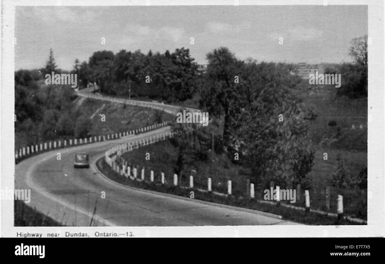 Dieses Foto zeigt Binkley’s Hollow, eine ländliche Gegend, die für ihre natürliche Schönheit und malerische Landschaften bekannt ist. Das Bild fängt die friedliche Umgebung und die natürliche Umgebung ein. Stockfoto