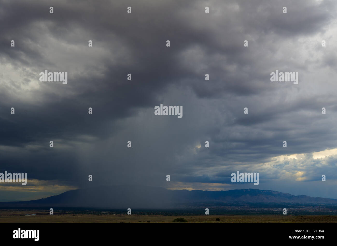 Monsun-Sturm über Albuquerque, New Mexico, USA. Stockfoto