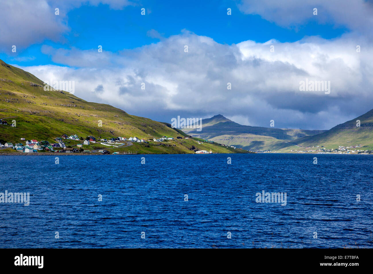 Ansicht eines Teils der Stadt Klaksvik auf den Färöer Inseln, Dänemark, im Nordatlantik. Stockfoto