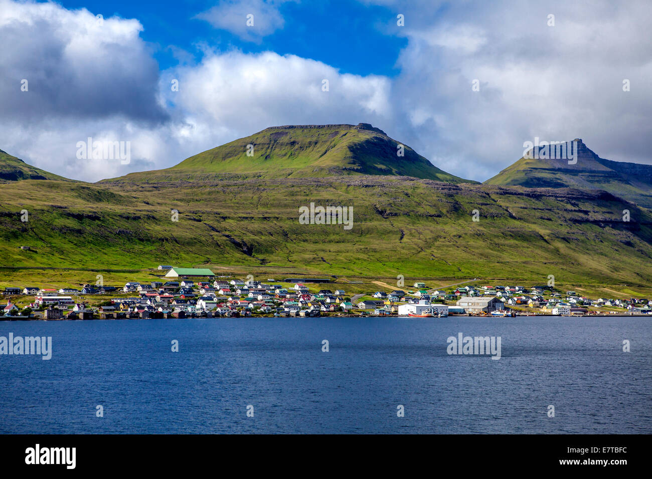 Ansicht eines Teils der Stadt Klaksvik auf den Färöer Inseln, Dänemark, im Nordatlantik. Stockfoto