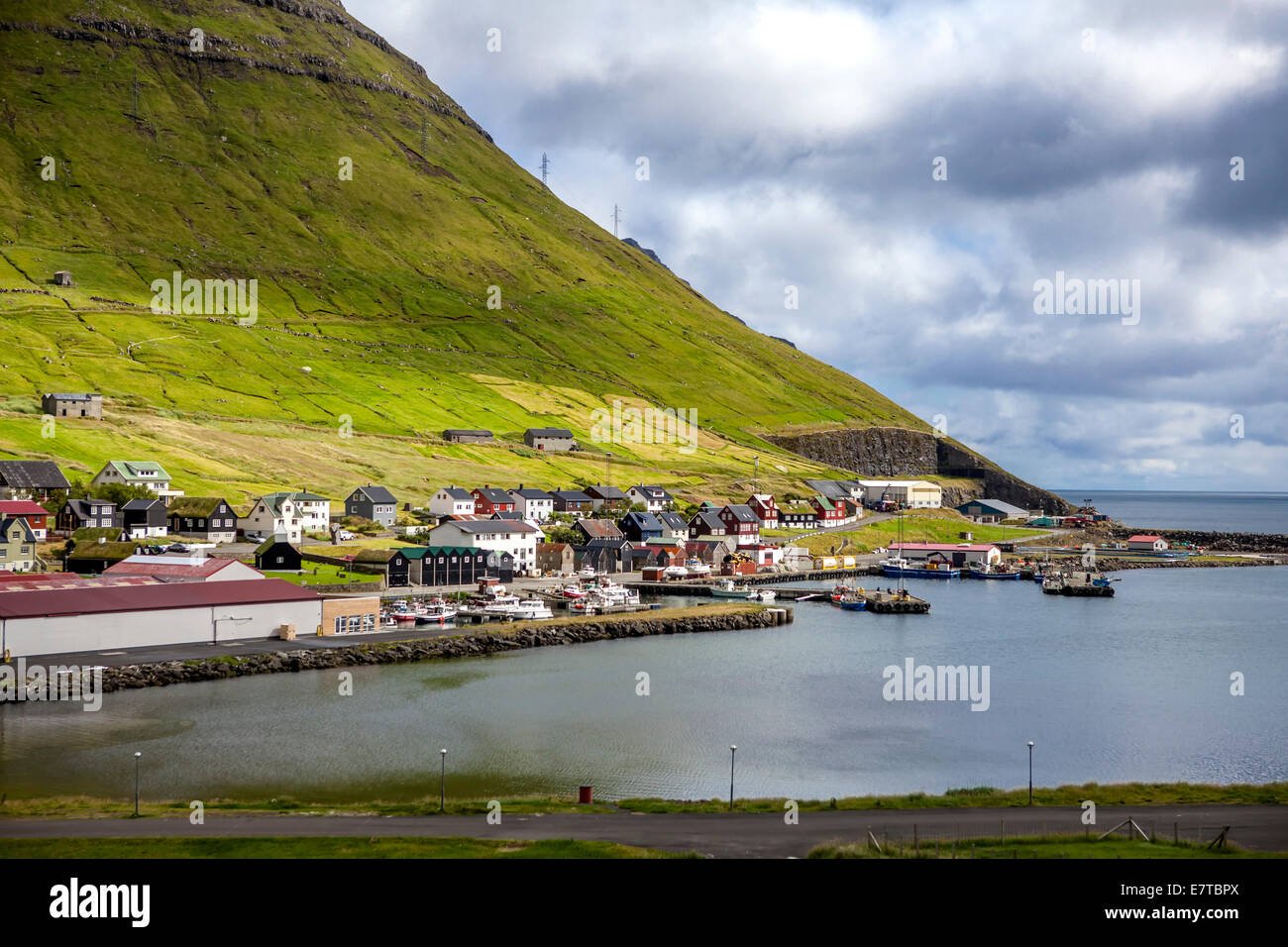 Ansicht eines Teils der Stadt Klaksvik auf den Färöer Inseln, Dänemark, im Nordatlantik. Stockfoto