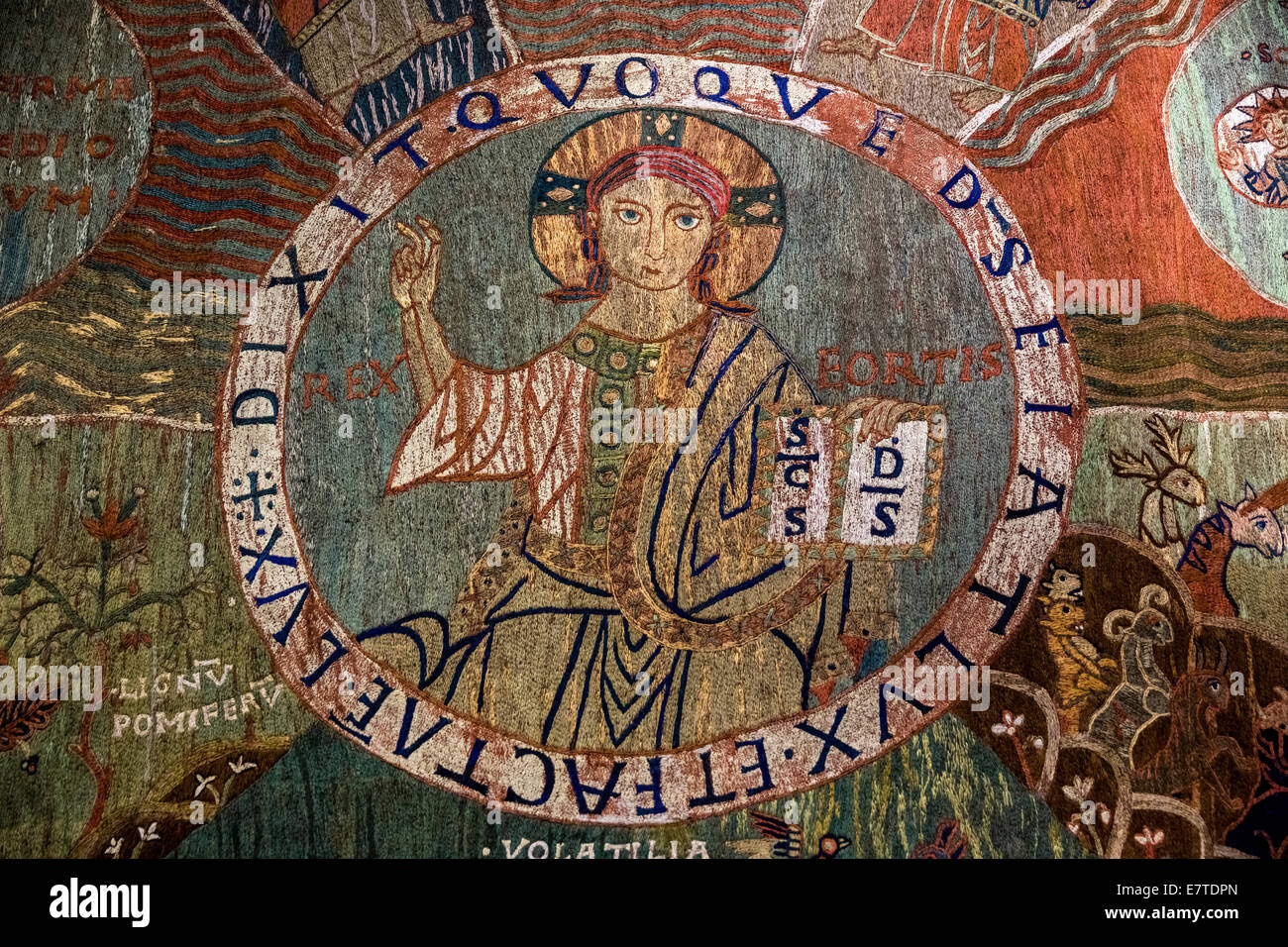 Tapis De La Creació, Wandteppich der Schöpfung oder Girona Wandteppich, 11. Jh., Christus Pantokrator im Zentrum, die Kathedrale von Girona, Stockfoto